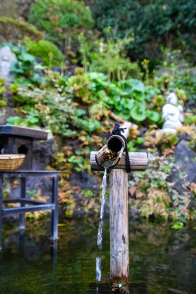 Water and bamboo or other materials are a common decoration at Kotoku-in.
